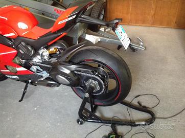 Ducati superleggera V4