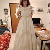 Abito lungo da cerimonia color avorio con dettagli