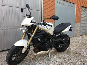 TRIUMPH Street Triple 675