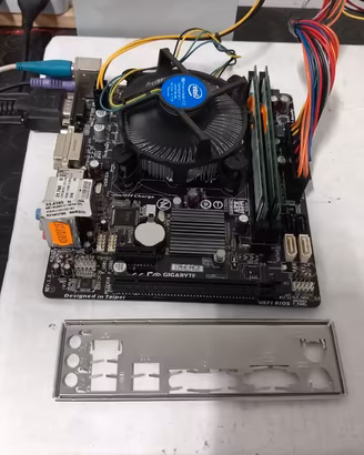 Scheda madre Gigabyte GA-H81M-S2V + CPU Intel Cele