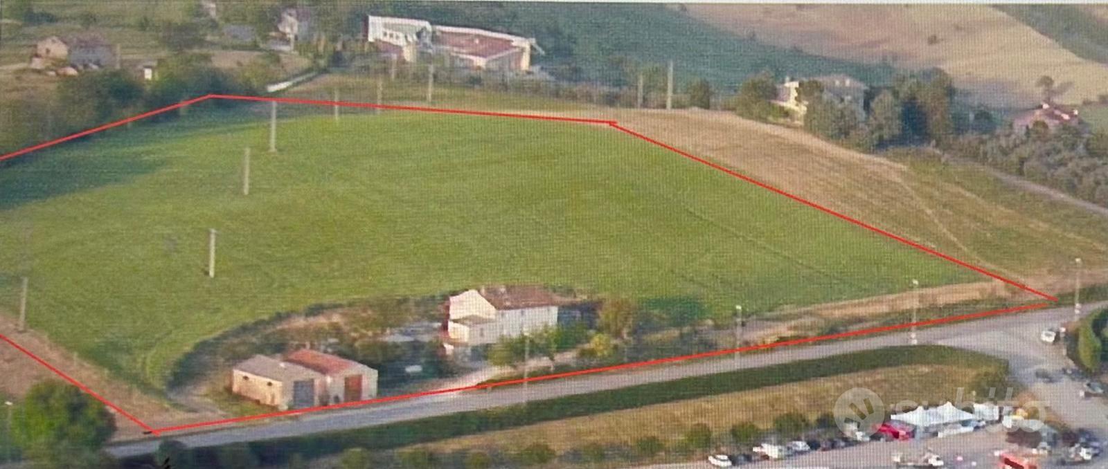 Casolare più terreno vista mare e sibillini - Vista 3