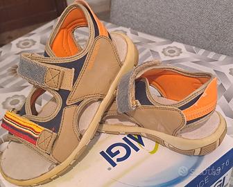 Scarpe originali e costumi