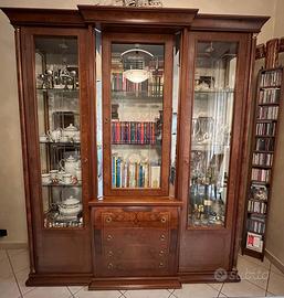 vetrina e contro mobile in radica di noce