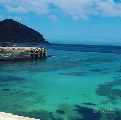 Favignana rifinitissimo trivani fronte spiaggia