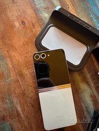 Samsung Galaxy Z Flip5 - 256GB