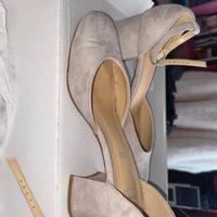 Scarpe con tacco di camoscio Bata