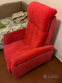 Poltrona rossa motorizzata