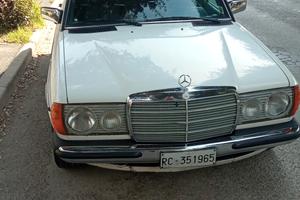 Mercedes Benz 240D. W123 1979