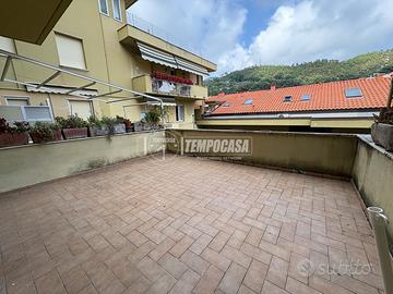 Trilocale con ampi terrazzi e posto auto