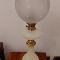 Lampada vintage Liberty in vetro opalino e ottone