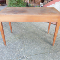 Antiquariato, tavolo in noce