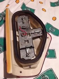 Fanale post sx Adriatik placchetta rotta con luci
