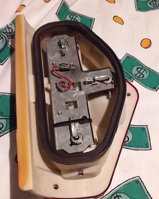 Fanale post sx Adriatik placchetta rotta con luci