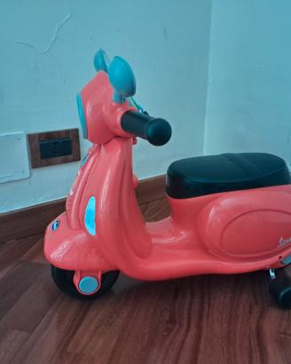 Triciclo Vespa rossa