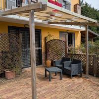Pergola addossata