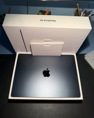 MacBook air 13,6 M2 2023 (97%) di batteria