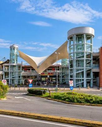 Immobile di 1920 m² con 5 locali a Curno
