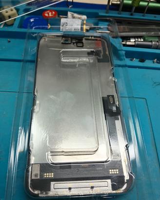 iPhone 16 display 
