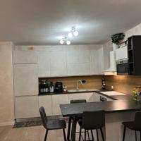 Cucina moderna con penisola