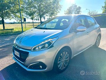 Peugeot 208 euro 6  1.2 benzina Neopatentati