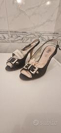 tre paia di scarpe differenti 