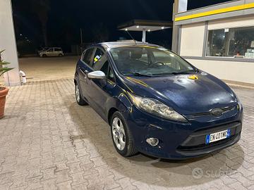 Ford Fiesta 1.4 TDCi 70CV 5 porte Titanium