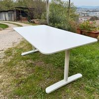 Scrivania Ikea Bekant bianca