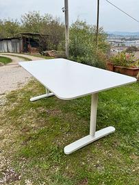 Scrivania Ikea Bekant bianca