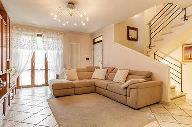Casa indipendente di 110 m² con più di 5 locali e 