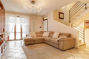 Casa indipendente di 110 m² con più di 5 locali e 