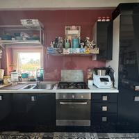 Cucina lineare completa di elettrodomestici