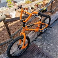 bicicletta  bmx 