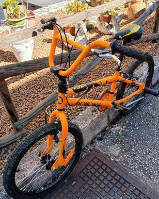 bicicletta  bmx 