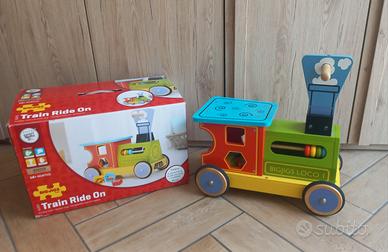 Trenino cavalcabile in legno