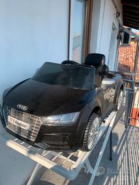 Auto elettrica audi tt nera