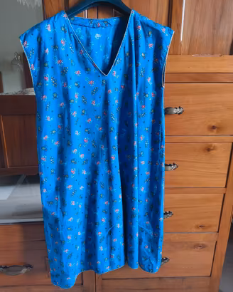 Vestito leggero estivo in cotone a fiori smanicato