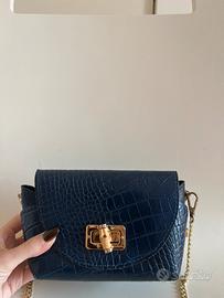 Borsa blu con catena color oro