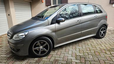 Mercedes Classe B200 CDI + carrello appendice 3qli