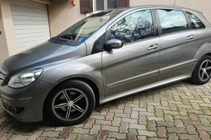 Mercedes Classe B200 CDI + carrello appendice 3qli