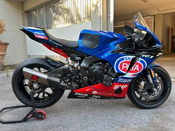 Yamaha r1