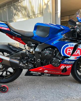 Yamaha r1