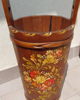 Portaombrelli in legno decorato