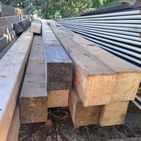 Travi in legno lamellare.