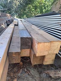 Travi in legno lamellare.