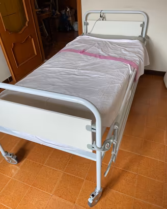 Letto con materasso anti decupido