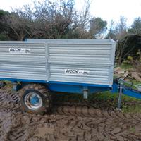 Rimorchio trazionato per trattore