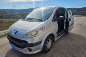 Peugeot 1007 Happy 1.4 HDI 70CV