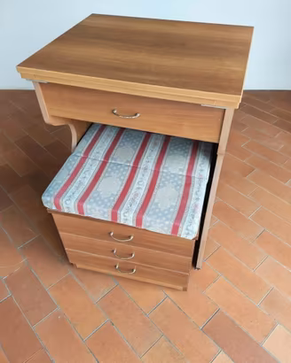 Tavolo per macchina da cucire a scomparsa