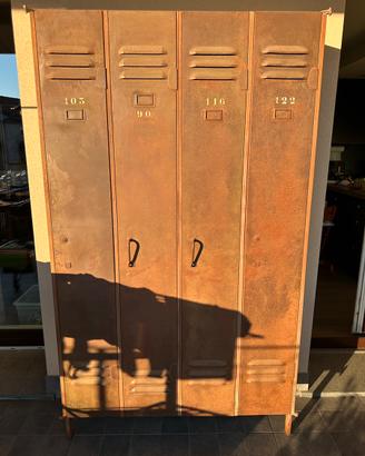 Mobile TV industriale in armadietto metallico