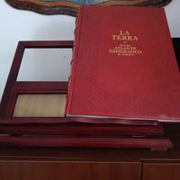 Grande atlante con leggio in legno